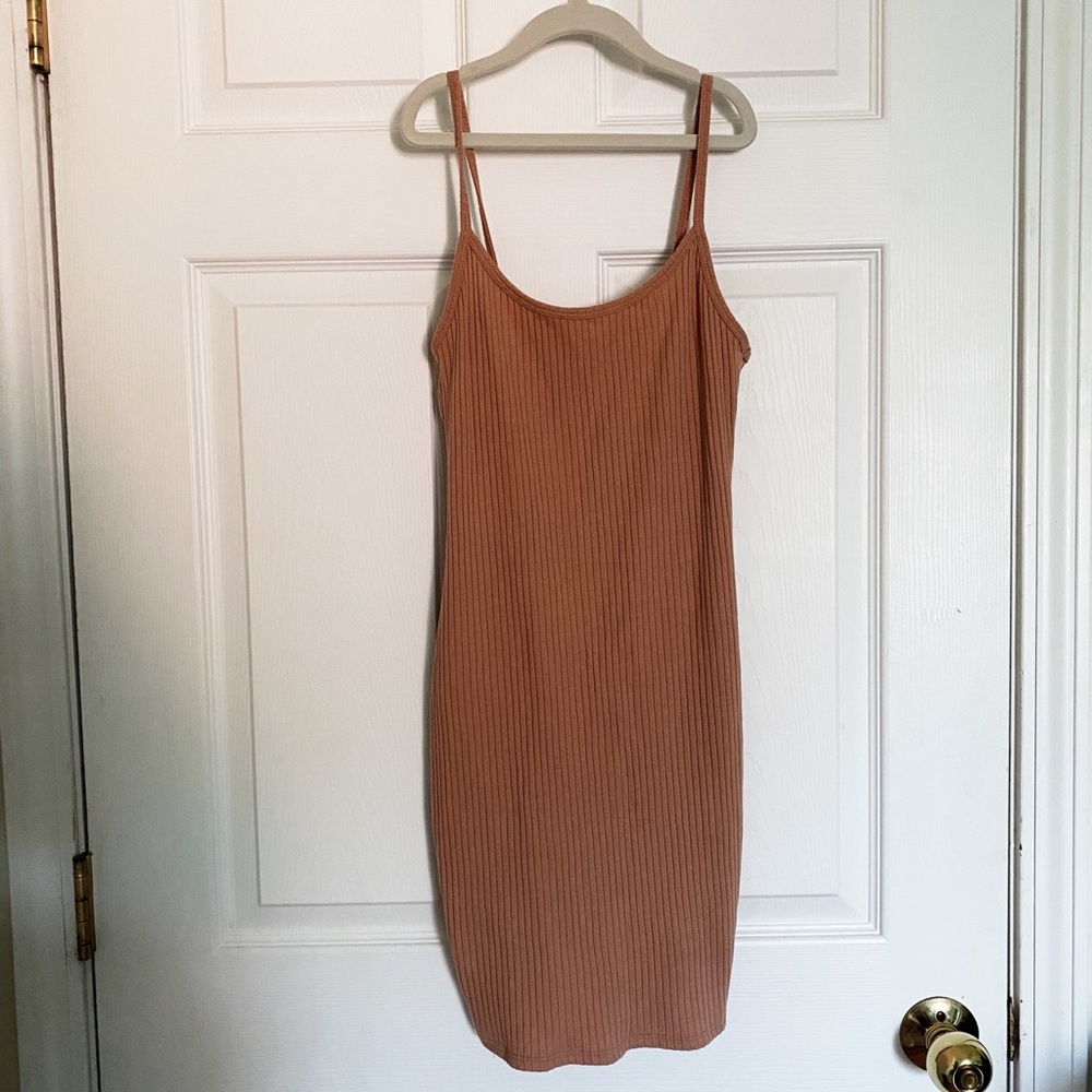 CAMEL RIBBED MINI DRESS